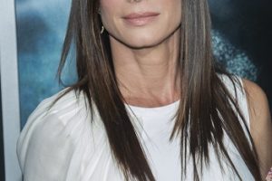 Sandra Bullock – Long Straight Deep Side Part Hairstyle -“Gravity” New York City Premiere