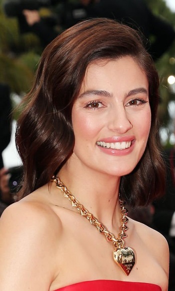 Diana Silvers - Medium Length Curled Hairstyle (2023) - [Hairstylist: Peter Lux] - 20230519