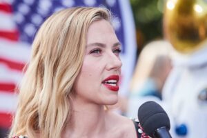 Latest Scarlett Johansson Hairstyles (2024) – This Season’s Vibe – Old Hollywood Glam